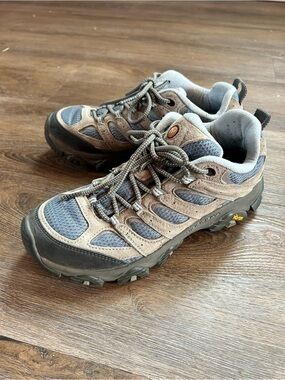 Merrell woman  Hiking Shoes